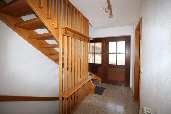 Hauseingang und Treppenhaus