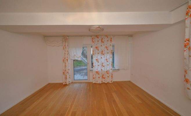 Wohnzimmer im Untergeschoss