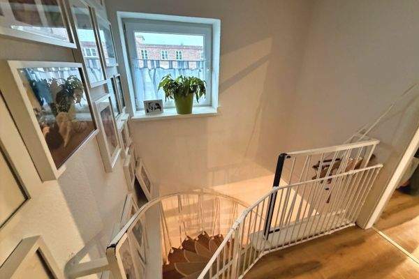 Stadthaus 1 - Treppe zwischen EG und OG Einheit 8 Hinterhaus