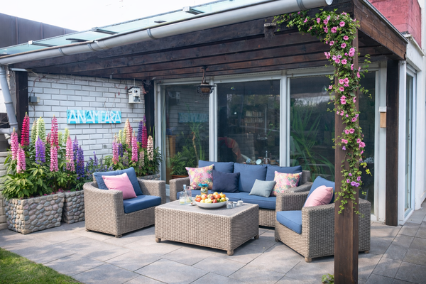 Die Terrasse (KI generiert)