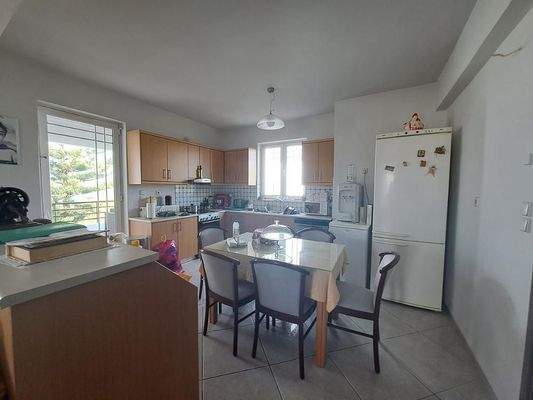 Große Villa mit offenem Meerblick und vier Mietwohnungen