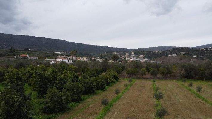 Kreta, Stilos: Charmantes ländliches Grundstück mit Bergblick zu verkaufen