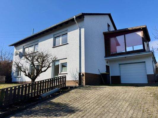 Rückansicht mit Garage