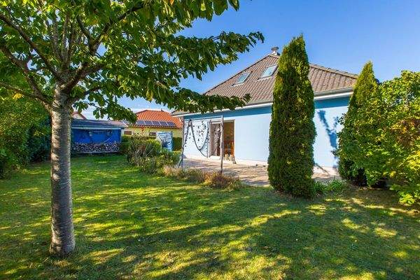 Haus- und Gartenansicht