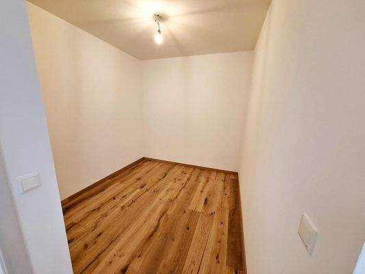 OG Schrankraum von Zimmer 3