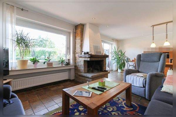 Wohnbereich mit Kamin EG