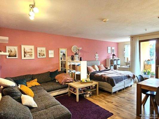 Wohn-/Esszimmer/Loggia