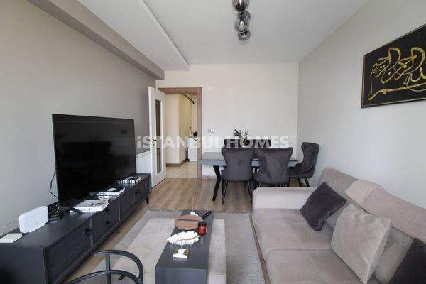 2-Bedroom Flat in a Complex with Pool and Gym in İstanbul Silivri