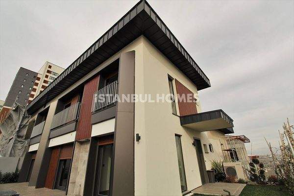 Villas with Garden and Terrace in Basaksehir Istanbul