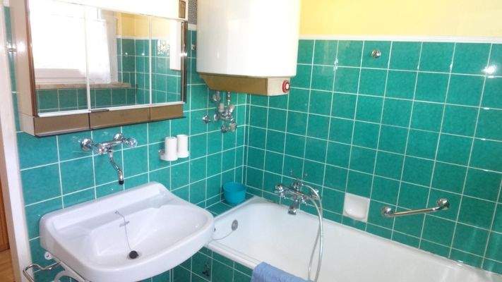 Badezimmer mit Badewanne