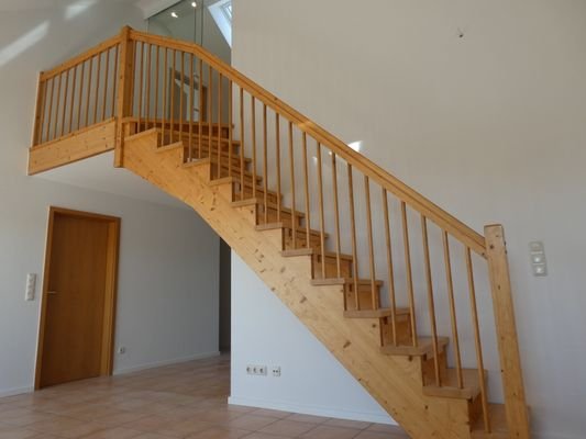 Treppe vom Wohnraum zum Galeriegeschoß