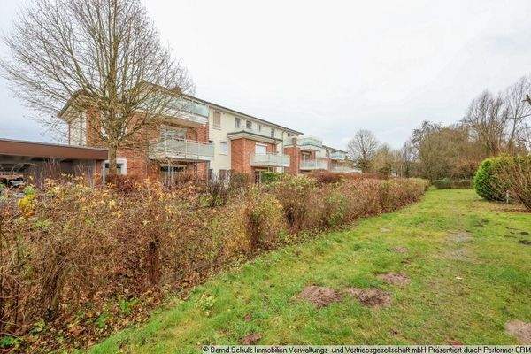 25 Freifläche vor der Terrasse