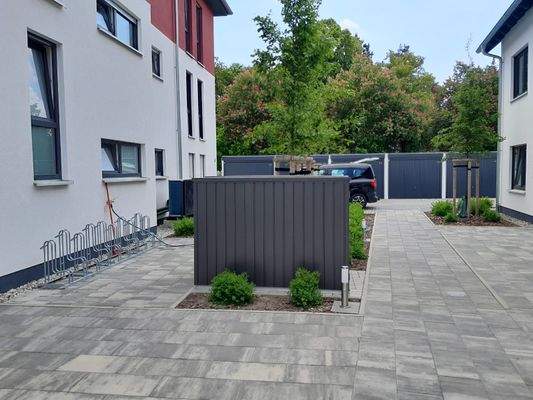 Hausansicht Rückseitig mit Miet-Fahrradgarage