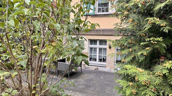 Beispiel Terrasse einer Souterrainwohnung