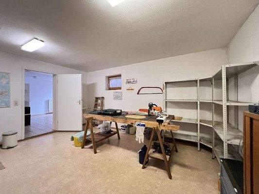 Keller: Werkstatt mit Stark...