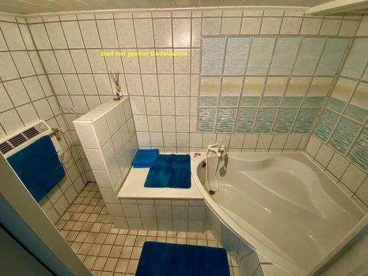 UG-Bad mit großer Wanne