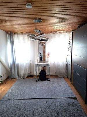 Esszimmer, derzeit als Ankleide genutzt.