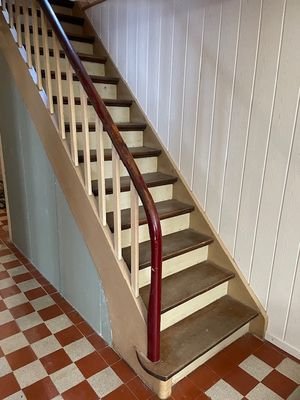 Treppe ins Obergeschoss