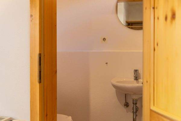 Licht, Holz & Wohngenuss – Charme pur auf drei Etagen mit Schwedenofen und stilvoller Wendeltreppe