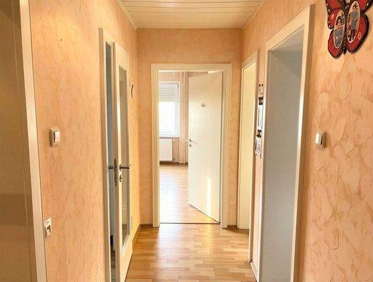 Flur virtuell geleert