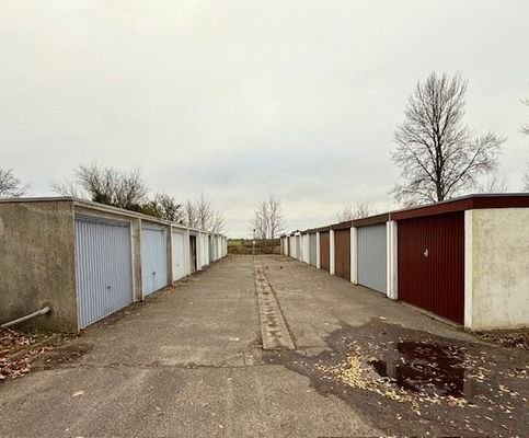 Garagenhof gleich nebenan