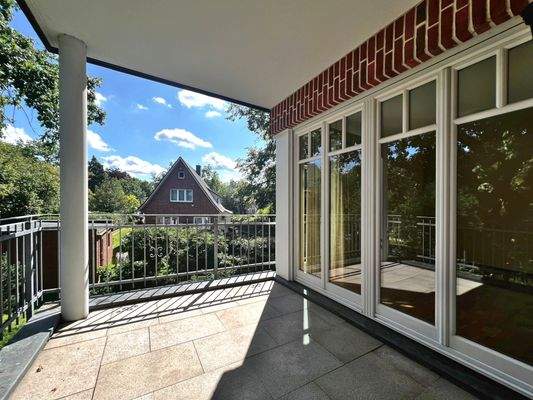 Zwei gut nutzbare Balkone