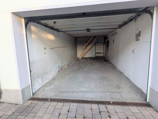 Garage Hauptwohnung.jpg
