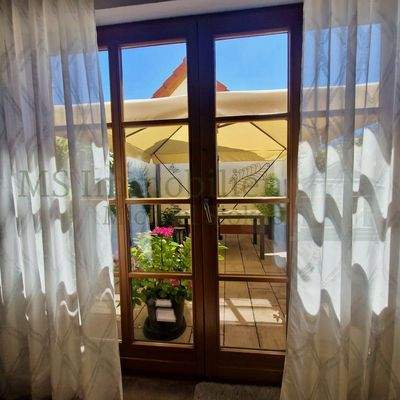 EFH EG Blick vom Wohnzimmer auf Terrasse