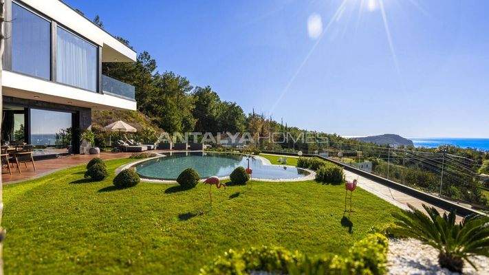 Detached 3-Bedroom Villa with Pool in Alanya