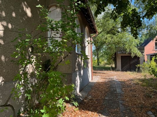 Florastraße Seite mit Garage