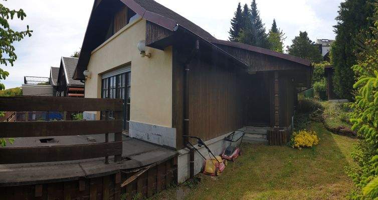 Gästehaus mit Bad, Küche und Schlafzimmer.jpg
