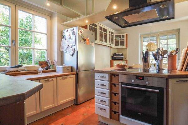  schicke offene Küche..