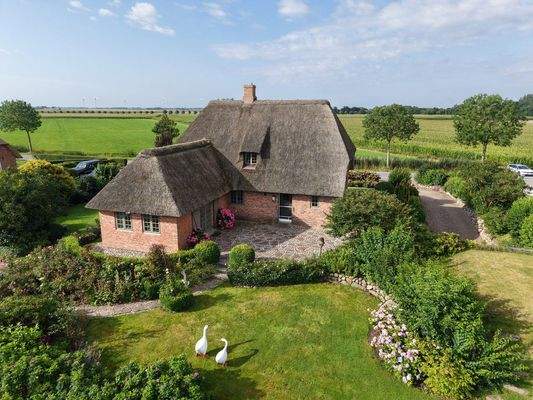  Haus mit hinteren Gartenbereich