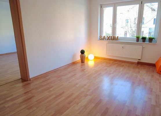 Wohnzimmer mit Blick zum Schlafzimmer
