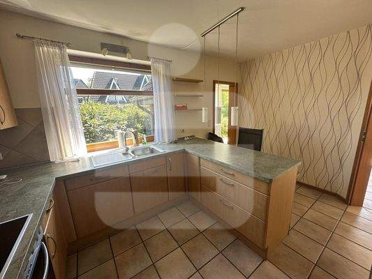 Praktische Küche mit HWR