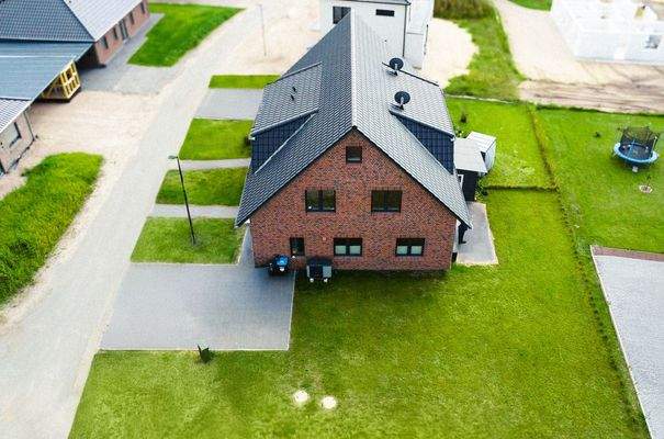 Großzügiger Stellplatz mit komfortabler Zufahrt