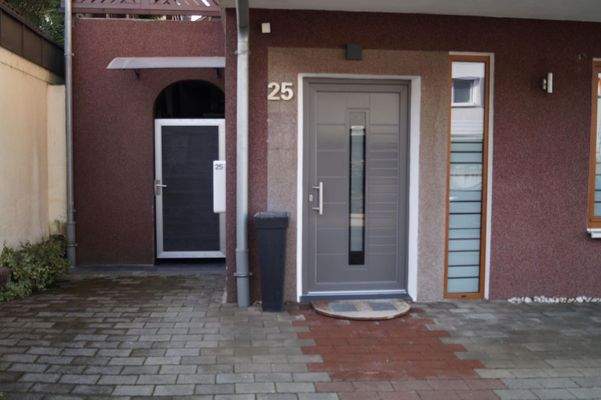 Wohnung und Hauseingang