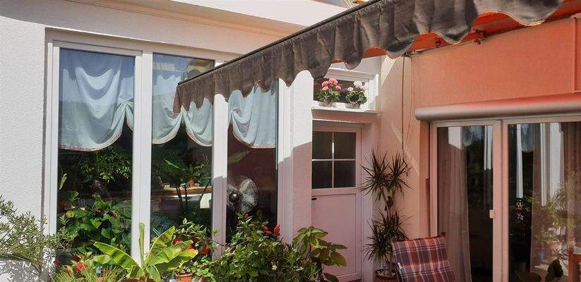 Südterrasse m. Zugang Wintergarten