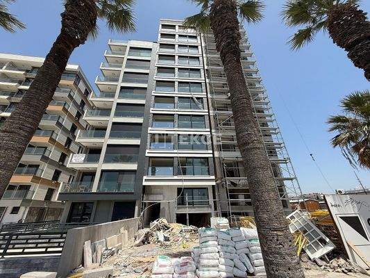 Large Duplex Apartment with Sea View in Bostanlı Karşıyaka