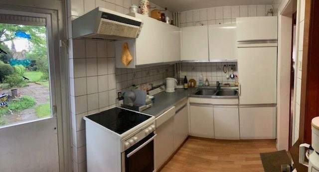 Küche mit Einbauküche