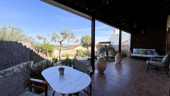 Kreta, Apokoronas: Wunderschönes 2-Schlafzimmer-Haus mit Meerblick, Garten und Dachterrasse in Plaka bei Chania