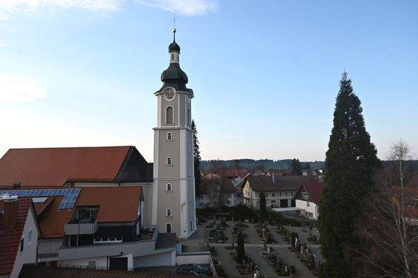 Ausblick auf Kirche