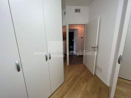 Don-Bosco-Bozen-Bolzano-Vierzimmerwohnung-quadrilocale-hochwertig-Veranda-Badewanne-Dusche-doccia-letzter-Stock-ultimo-piano-Garage