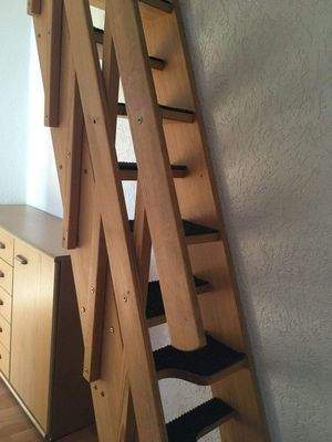 Whg. 6 Treppe zum WZ im Dachboden.JPG