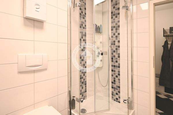 Badezimmer (Ansicht 2)