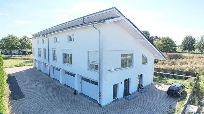 Modernes Wohn- und Geschäftshaus