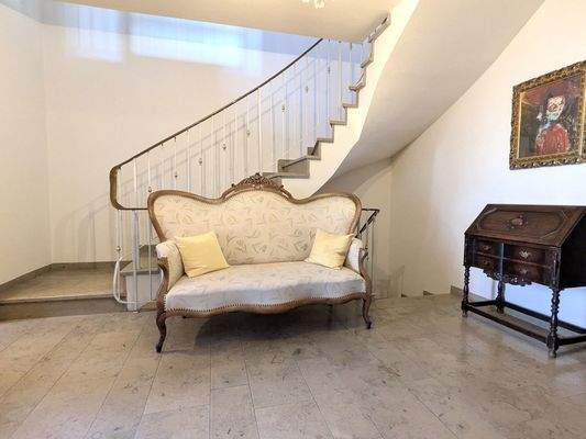 EG Diele mit Treppe ins OG