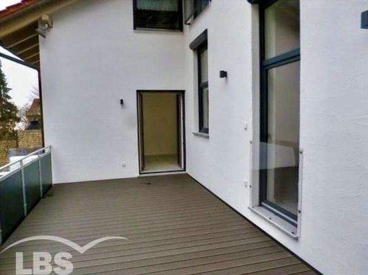 Erdgeschoss Wohnung 02 Terrasse