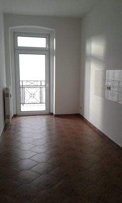 Küche mit Balkonaustritt hofseitig