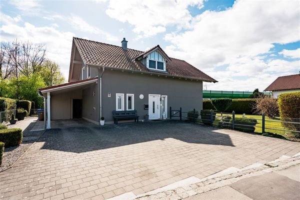 Ansicht von Norden - Haus mit Carport